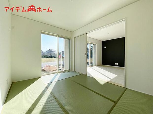 リビングから目が届く和室は、お子様の遊び場・ 家事スペースとして使うのもオススメです 