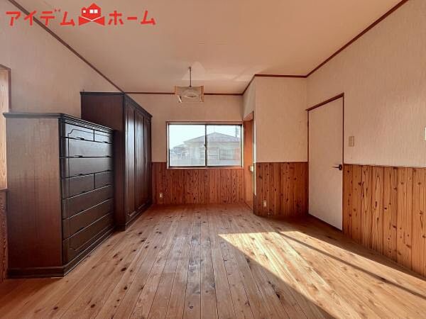広々とした居住空間は日々の暮らしを彩り、 心のやすらぎと満足感を与えてくれます。