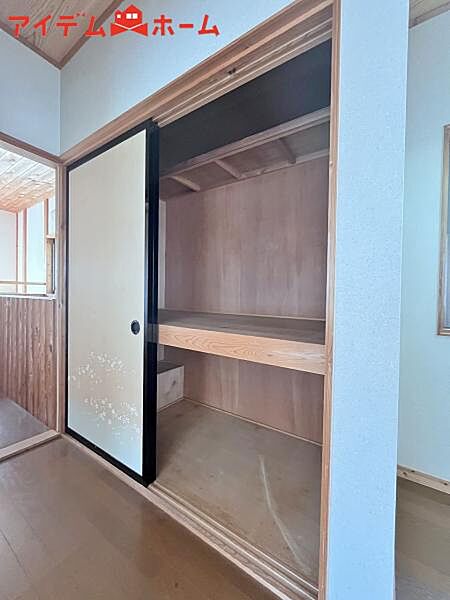 各居室に収納付きです。 居室空間をより広々と使えます！