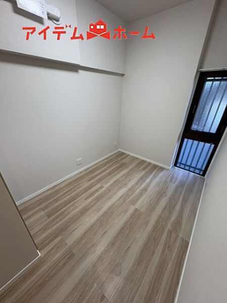広々とした居住空間は日々の暮らしを彩り、 心のやすらぎと満足感を与えてくれます。
