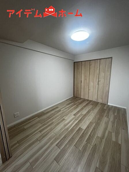 広々とした居住空間は日々の暮らしを彩り、 心のやすらぎと満足感を与えてくれます。 