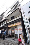 今出川駅より徒歩15分 築15年8ヶ月 5階建の賃貸物件