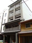 二条城前駅より徒歩5分 4階 築17年7ヶ月の賃貸物件