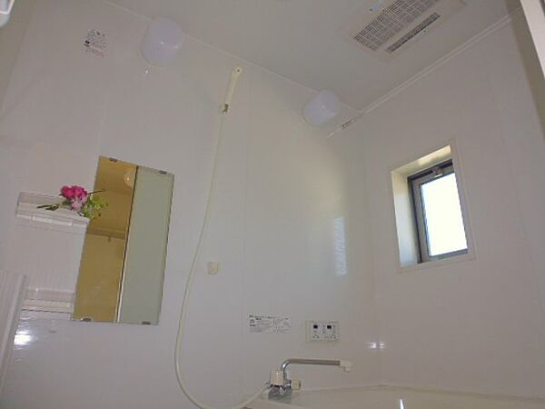 画像27:浴室窓
