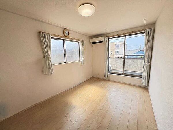 洋室を拡大表示