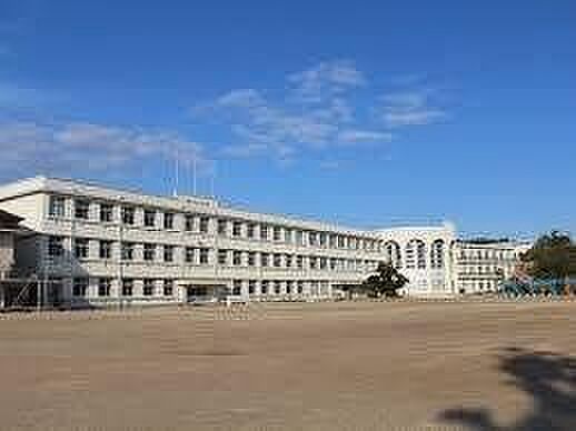 田原中部小学校 780m