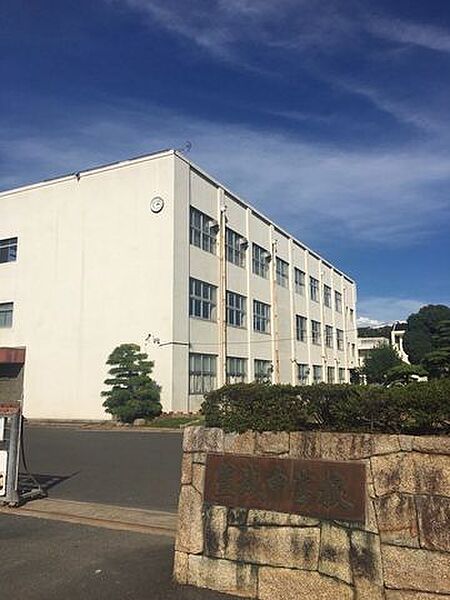 豊城中学校豊城中学校 700m