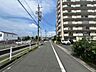 外観：前面道路含む現地写真