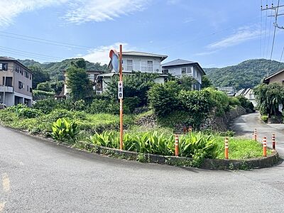 外観:3方を囲まれた日当たりの良い土地です 外観:3方を囲まれた日当たりの良い土地です