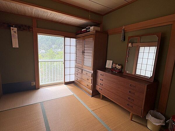 趣があり、落ち着きのある1階和室