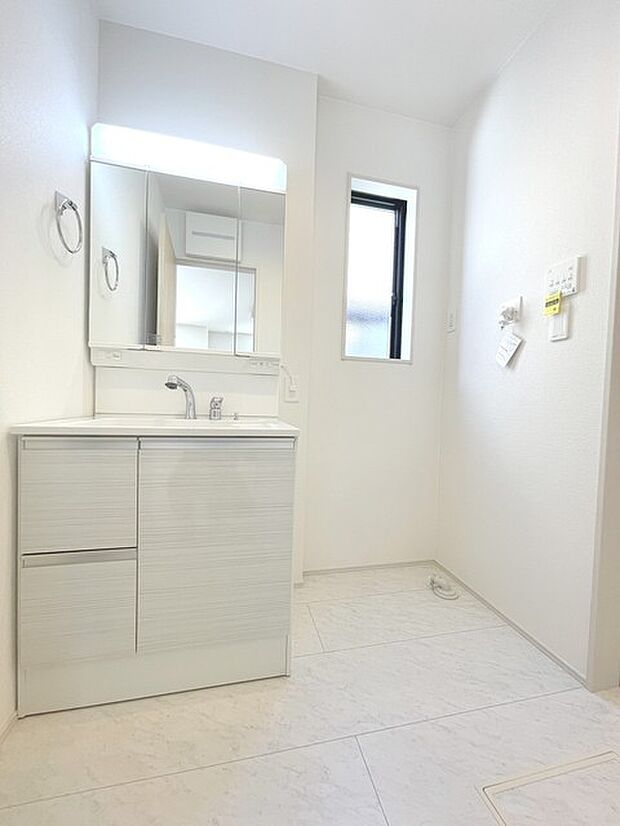 三面鏡付き独立洗面化粧台