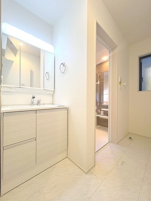 三面鏡付き独立洗面化粧台