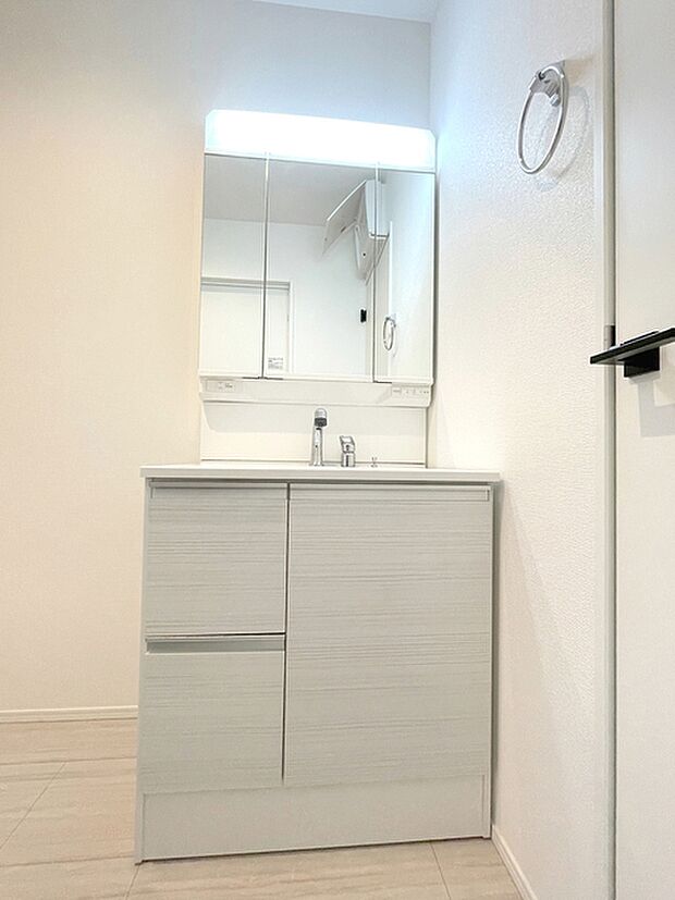 三面鏡付き独立洗面化粧台