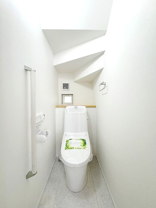 1階トイレ温水洗浄便座