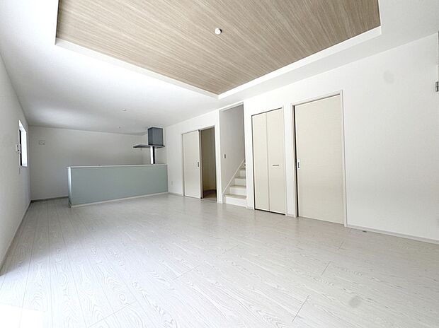 開放的な折り上げ天井