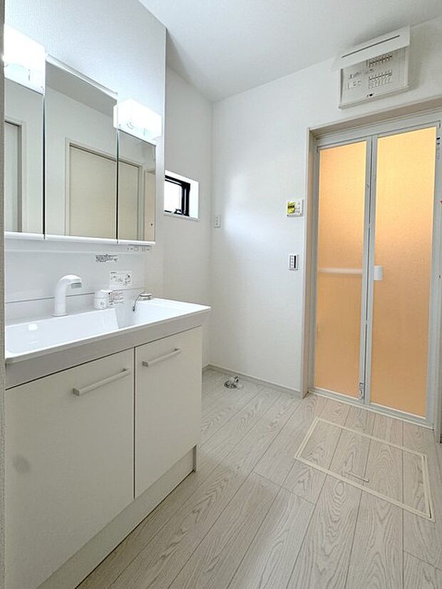 三面鏡付き独立洗面化粧台