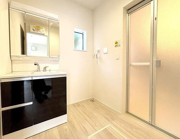 三面鏡付き独立洗面化粧台