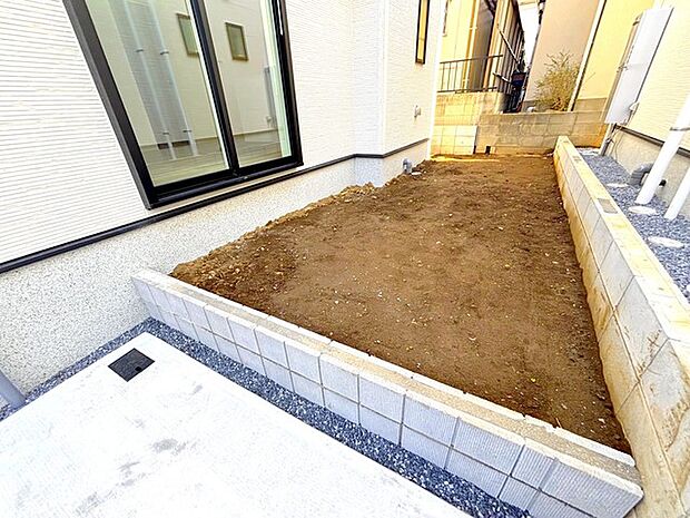 南西側に専用庭あり