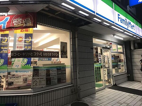 ファミリーマート六本木三丁目店 徒歩2分。 160m