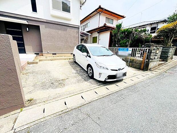 ☆駐車スペース☆2台駐車可能なカースペース♪もちろん自転車置き場や物置場としても可♪多用途にご利用いただけるスペースです♪