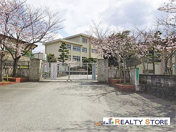 福岡市立老司中学校 徒歩17分。 1200m