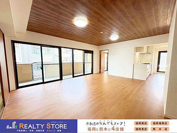 南西向きで明るい室内♪家具を置いてもご家族とゆったりとくつろげる広さです♪