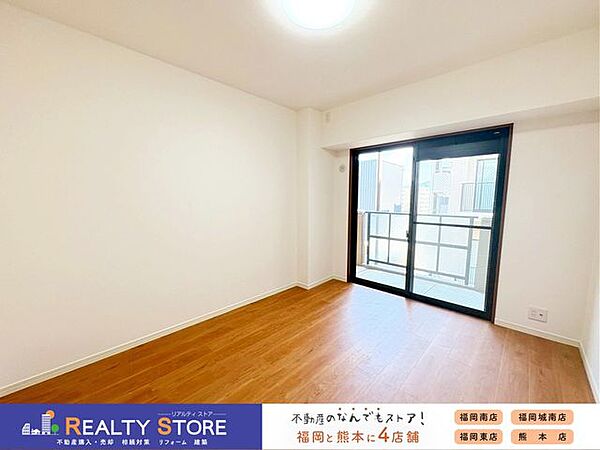 東側のバルコニーに面した洋室です♪お布団なども干しやすいのが嬉しいですね♪