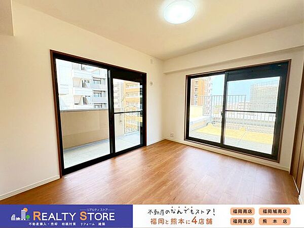 2面採光の明るいお部屋♪ゆったりくつろげる広さです♪