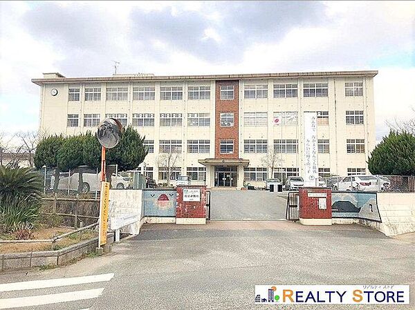 糸島市立前原南小学校 徒歩12分。 920m
