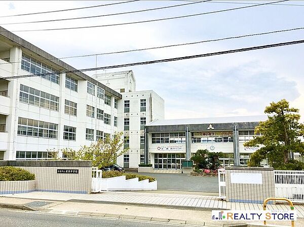 糸島市立前原中学校 徒歩16分。 1220m