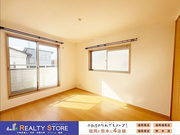 バルコニーに面した明るいお部屋♪