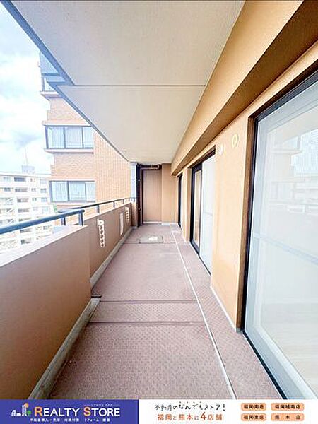 南東向きで日当たり良好です♪家族分のお洗濯も一気に干せますね♪
