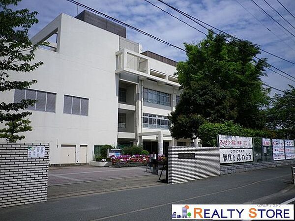 福岡市立板付中学校 徒歩31分。 2200m