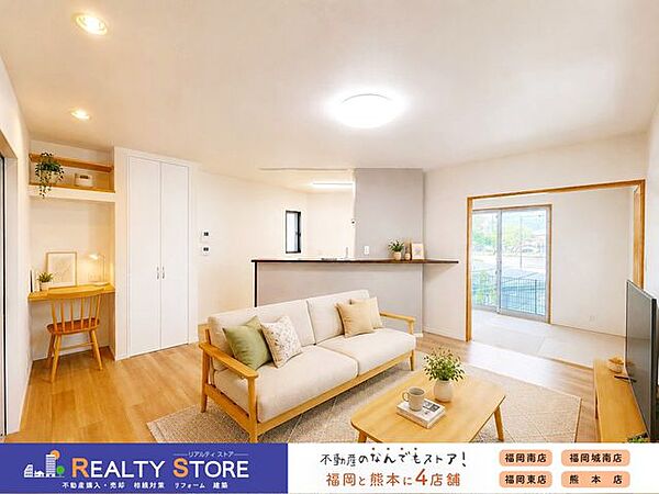ご家族とのコミュニケーションも取りやすいゆとりのあるLDK♪※家具はイメージです。