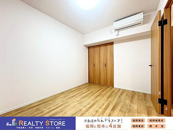 玄関側の洋室にはエアコン設置済みで快適に過ごすことができます♪