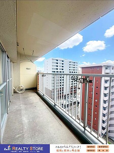 南西向きで陽当たり良好♪10階部分なので眺望も良好です♪