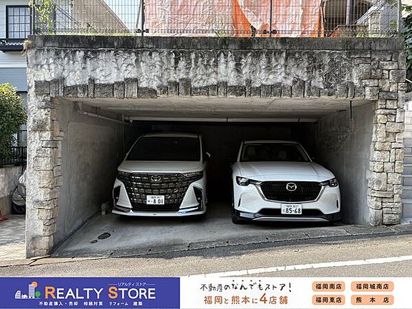 駐車場ミニバンやSUV等、大きなお車でも駐車可能♪
