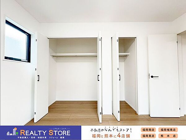 クローゼット2つついているのでお部屋もスッキリ片付きます♪