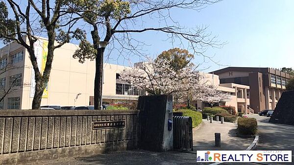 太宰府市立太宰府東中学校 徒歩12分。 800m