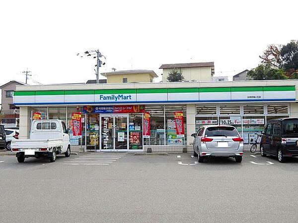 ファミリーマート太宰府梅ヶ丘店 徒歩13分。 850m
