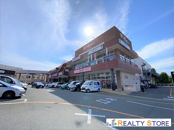 ディスカウントドラッグコスモスパセオ店 徒歩7分。 500m