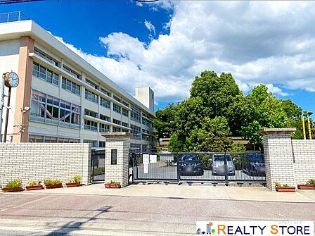 福岡市立板付小学校 徒歩13分。 900m