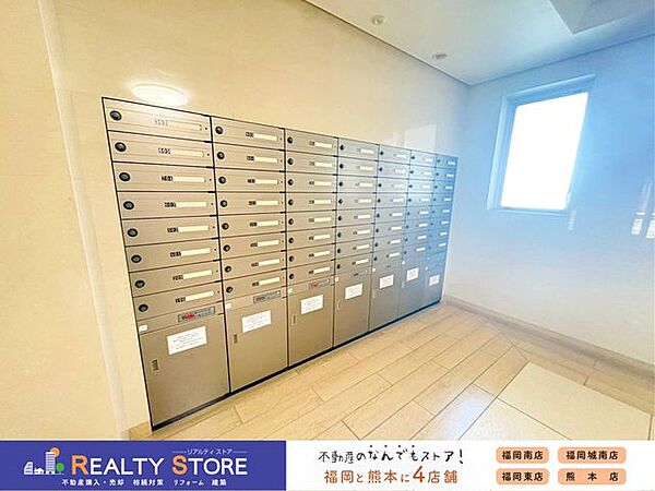 不在時でもお荷物の受け取りが可能な宅配ボックスあり♪