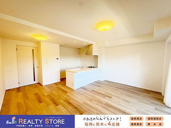 最上階・南東向きで明るく風通し・眺望も良好な15帖のLDK♪