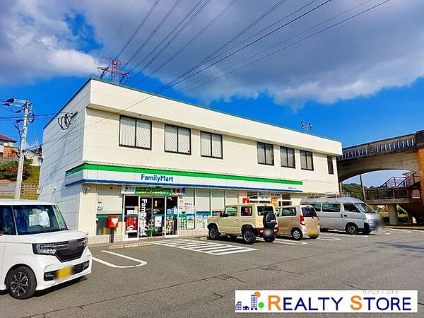 ファミリーマート筑紫野美しが丘北店 徒歩23分。 1700m