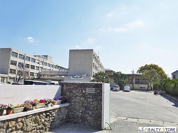 福岡市立三宅中学校 徒歩28分。 2000m