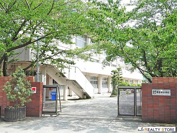 福岡市立野多目小学校 徒歩11分。 750m