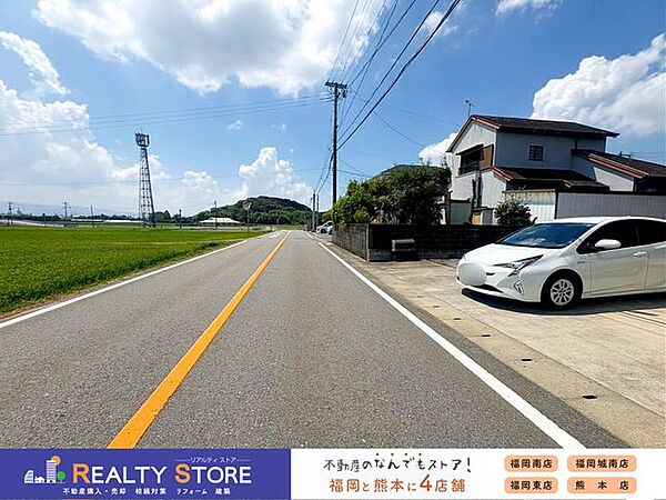 周囲は車通りも多くないのでお車の出し入れも無理なく行えます♪