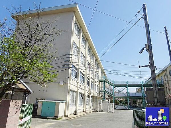福岡市立宮竹小学校 徒歩9分。 650m
