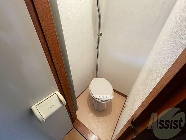 画像10:コンパクトなつくりのトイレになっております。